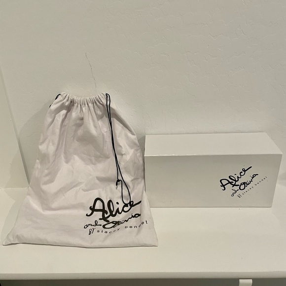 Alice + Olivia | Mareist Cherry & Fuchsia | 8.5 - Picture 5 of 6